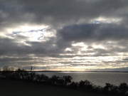 Blick auf das Achterwasser: Wolken ber der Inselmitte Usedoms.