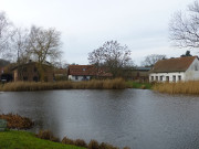 Dorfteich: Gegenber vom Schloss Stolpe.