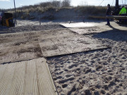 Eine Strae entsteht: Ostseestrand von Klpinsee.