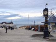 Seebrcke und Jugendstiluhr: Strandpromenade von Ahlbeck.