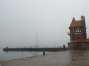 Geringe Sichtweite: Am Stadthafen von Stralsund.