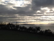 Blick zum Lieper Winkel: Dunkle Wolken ber dem Achterwasser.