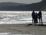 Im Gegenlicht: Ostseestrand von Stubbenfelde.