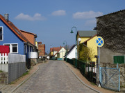 Im Sdosten Usedoms: Strae zum Fischerhafen von Kamminke.