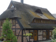 Winziges Dorf Zecherin: Bauernhaus am Peenestrom.