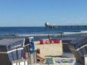 Seebrcke und Tauchgondel: Am Ostseestrand von Zinnowitz.