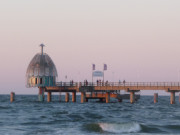 Am Ostseestrand von Zinnowitz: Tauchgondel in der Abendsonne.