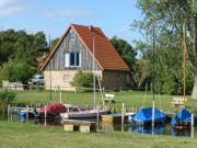 Sportboote im Hafen von Stolpe: Wassersport auf dem Stettiner Haff.