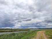 Auf dem Achterwasserdeich: Wanderweg ber das Loddiner Hft.