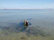 "Trollstenen": Aufgeschichtete Steine im Ostseewasser.