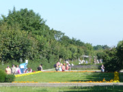 Strandpromenade: Zwischen Sandstrand und Bdervillen.