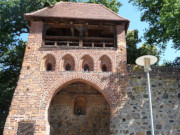Kraftvoll: Wehrturm an der Stadtmauer von Neubrandenburg.