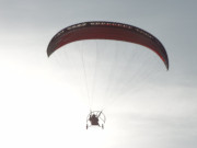 berflug: Ultraleichtflieger ber der Landschaft des Usedomer Hinterlandes.