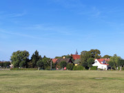 Schloss Pudagla: Blick ber den Sport- und Festplatz von Pudagla.