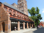 An der Jakobikirche: Backsteingotik an der Ostsee.