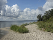 Sandstrand am Peenestrom: "Mwenort" auf der Halbinsel Gnitz.