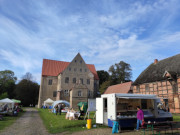 Schloss im Hintergrund: Markt im Ludwigsburger Schlosshof.