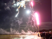 Von Ostseebad zu Ostseebad: Feuerwerk zum 3. Oktober.