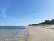 Einsam: Nur noch wenige Badegste am Ostseestrand.