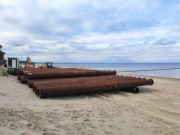 Splrohre fr den Kstenschutz: Am Ostseestrand von Zempin.