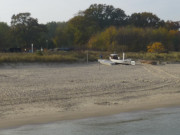 Auf dem Ostseestrand von Koserow: Fischerboot.