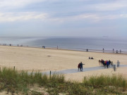 Strandwanderer: Ostseebad Swinemnde auf Usedom.