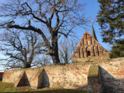 Ostgiebel der Dorfkirche vn Mellethin: Im Hinterland Usedoms.