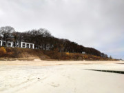 Allerletzte Herbstfarben unterhalb der Strandpromenade von Koserow.