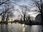 Burggraben: Wasserschloss in Mellenthin im Usedomer Hinterland.