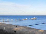 Blick von der Strandpromenade: Die Seebrcke von Koserow verschwindet.