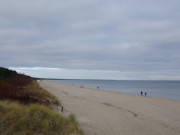 Blick zum Peenemnder Haken: Ostseestrand von Zinnowitz.