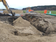 Abbruch des Schpfwerkes an der Melle: Holzfundamente im Sand.