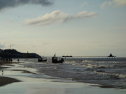 Ostseestrand, Fischerboot und Seebrcke: Kaiserbad Ahlbeck auf Usedom.