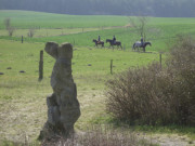 Usedomer Hinterland: Reiter und Steintatue an der Benzer Windmhle.