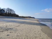 Einsam: Sandstrand von Klpinsee in Richtung Streckelsberg.