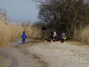 Peferkter Kinderspielplatz: Sandstrand am Achterwasser.