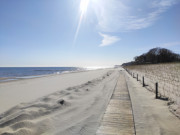 Verlassen: Der Sandstrand zwischen Klpinsee und Stubbenfelde.