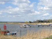 Usedomer Halbinsel Wolgaster Ort: Fischerboot auf dem Peenestrom.