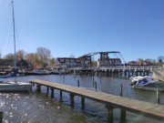 Hlzerne Klappbrcke: Fischereihafen in Wieck bei Greifswald.