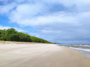 Weiter Sandstrand an der Ostsee: Seebad ckeritz auf Usedom.