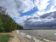 Achterwasser: Sandstrand im Hinterland der Insel Usedom.