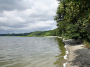 Blick nach Westen: Schmaler Strand von Kamminke nach Neverow.