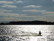 Wassersport auf Usedom: Kiter am Achterwasserhafen ckeritz.