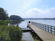 Sommerurlaub auf Usedom: Bootsanleger und Steg im Kölpinsee.