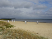 Ein wenig einsam: Sandstrand am Peenestrom gegenber von Usedom.