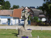 Fischerdenkmal: Hafen von Kamminke im uersten Sdosten Usedoms.