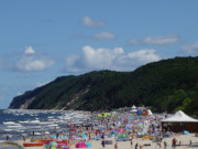 Blick nach Osten: Dicht belegter Strand von Misdroy auf Wollin.