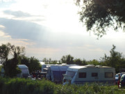 Unmittelbar am Achterwasser: Campingplatz Stagnie.