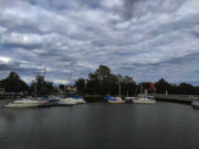 Dunkle Wolken ber Usedom: Am Achterwasser in ckeritz.