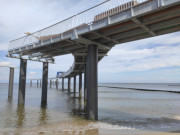 Drei Bögen über der Ostsee: Die neue Seebrücke von Koserow entsteht.